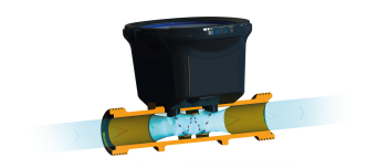 Woda płynąca rurą ze zbiornikiem